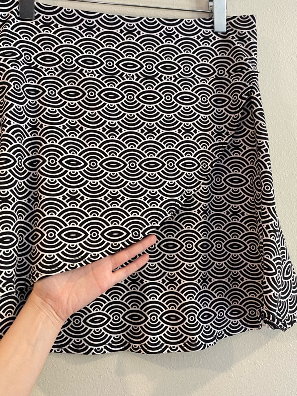 Soybu Sport Skirt Sz Large Black & White Geometric Scallop Print Athletic Sporty - Picture 6 of 8